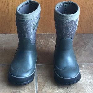 Toddler boy BOGS winter boots